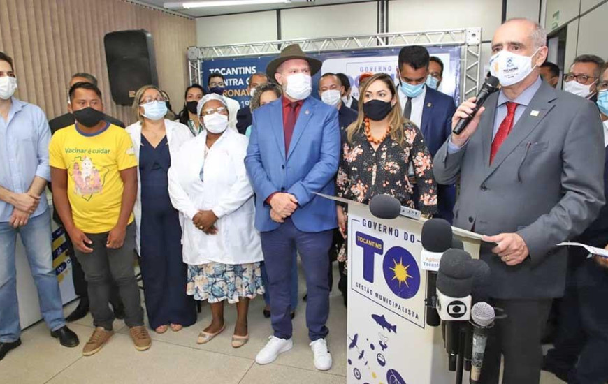 Secretário da Saúde do Tocantins, Edgar Tollini, durante coletiva de imprensa