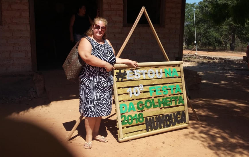 Candidata participou da X Festa da Colheira de Capim Dourado no povoado Mumbuca