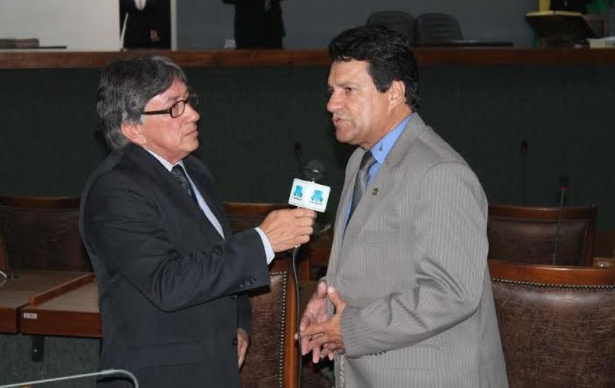 Deputado cede entrevista à TV Assembleia