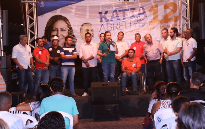 Candidata ao governo faz último comício em Araguaína