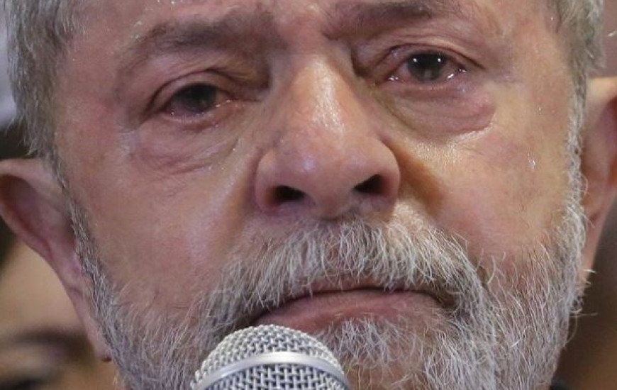 Lula deve se apresentar em Curitiba até às 17 horas desta sexta-feira
