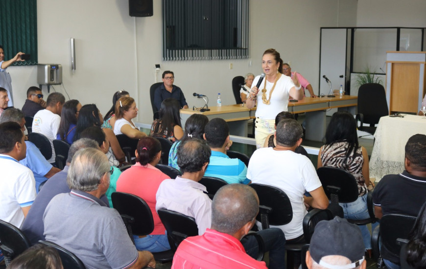 Senadora faz reunião em Formoso durante pré-campanha na cidade