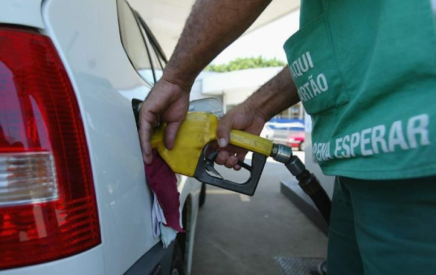 Aumento de impostos sobre a gasolina atingirá consumidor