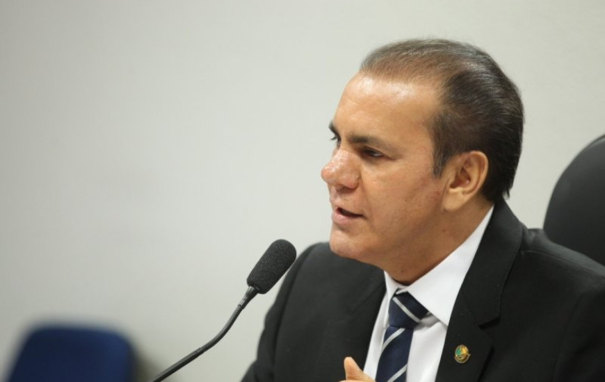 Senador Ataídes de Oliveira critica Governo