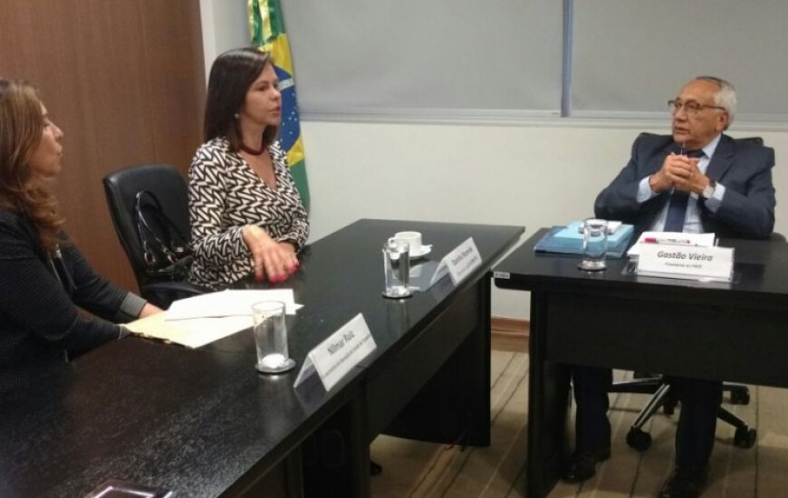 Dorinha durante reunião com o presidente Gastão