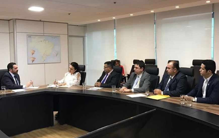 Com Kátia Abreu, Folha debate com ministro do Planejamento