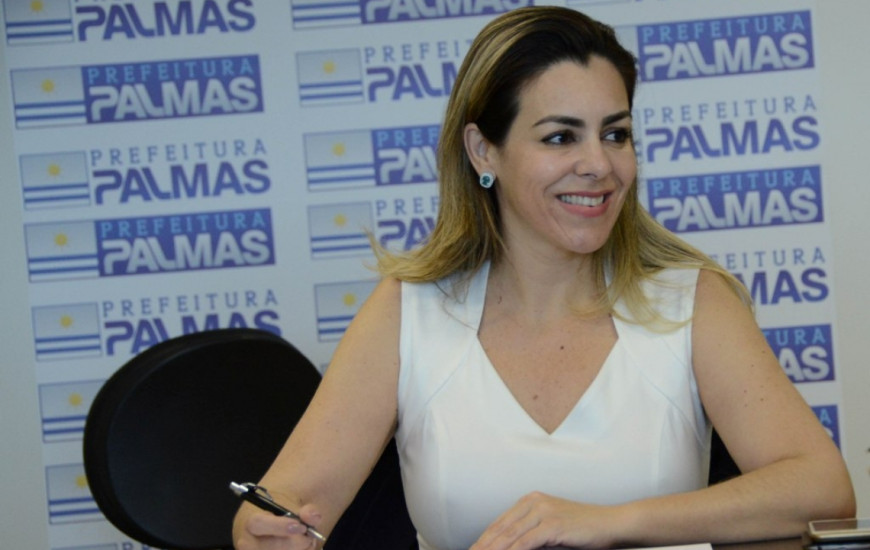 Prefeita de Palmas comemora aprovação de relatório