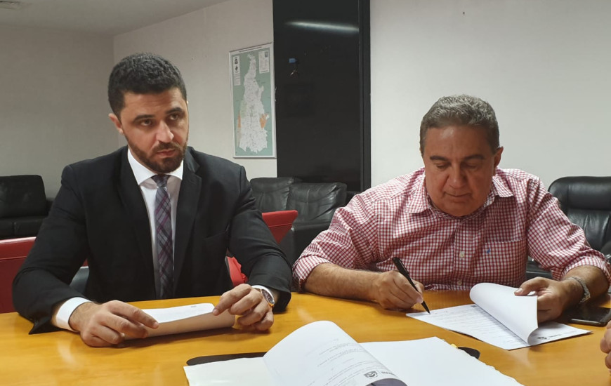 Fidelis e Laurez assinam acordo que vai dar oportunidade de trabalho a detentos