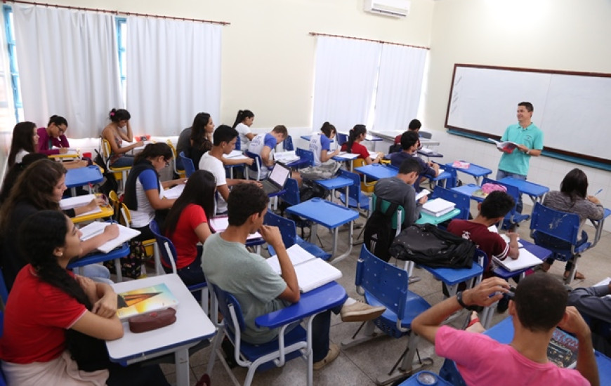 Estão matriculados na rede estadual de ensino 153.617 alunos