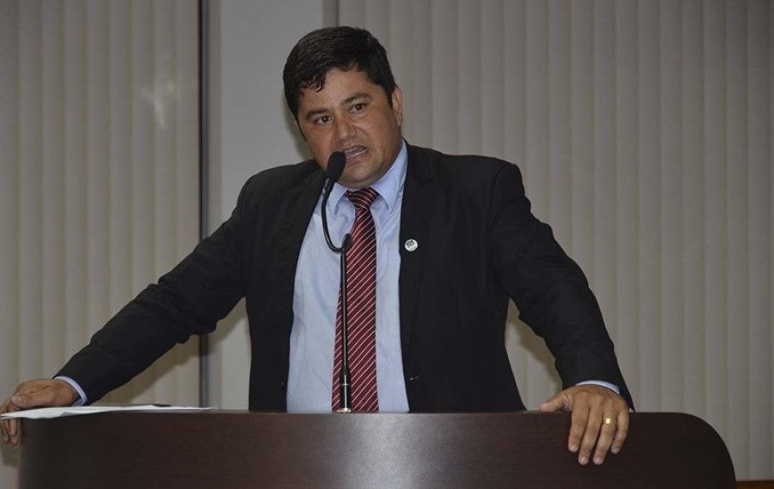 Vereador Rogério Freitas chama atenção de pastores evangélicos
