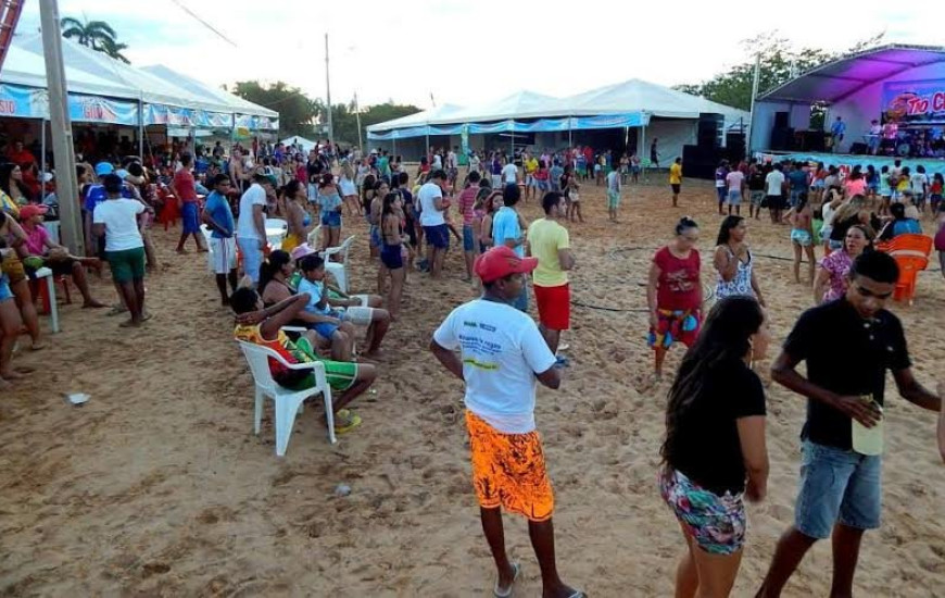 São mais de 40 barracas nas duas praias