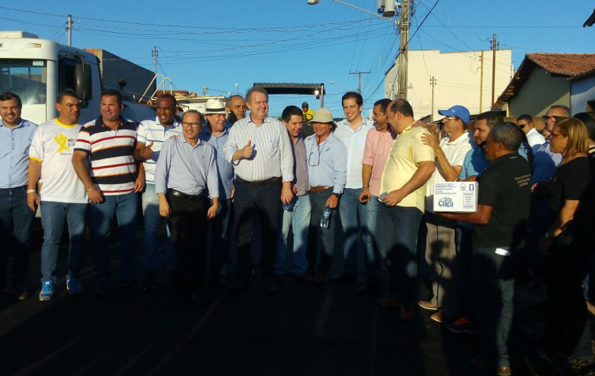 Mauro Carlesse, candidato do PHS, acompanhado de líderes políticos em Araguaína