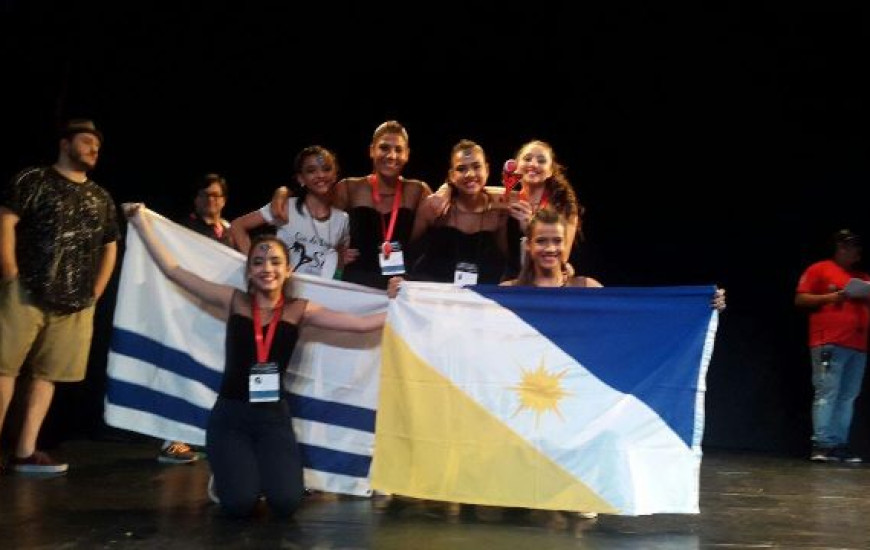 Bailarinas foram premiadas em festival em Manaus
