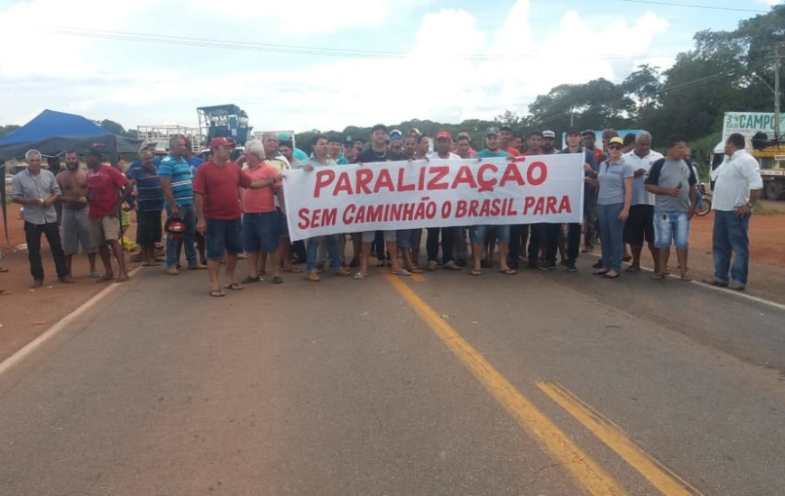 Caminhoneiros em protesto em Gurupi, no Tocantins