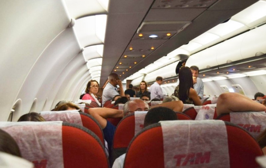 Passageiros se assustam com incidente em voo