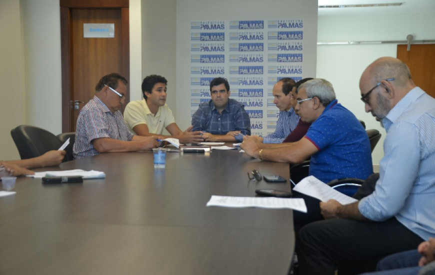 Ricardo Ayres se reúne com representantes de igrejas da capital