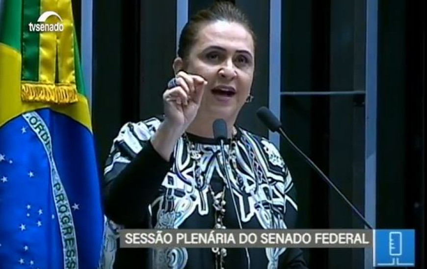 Senadora Kátia Abreu na tribuna do Senado 