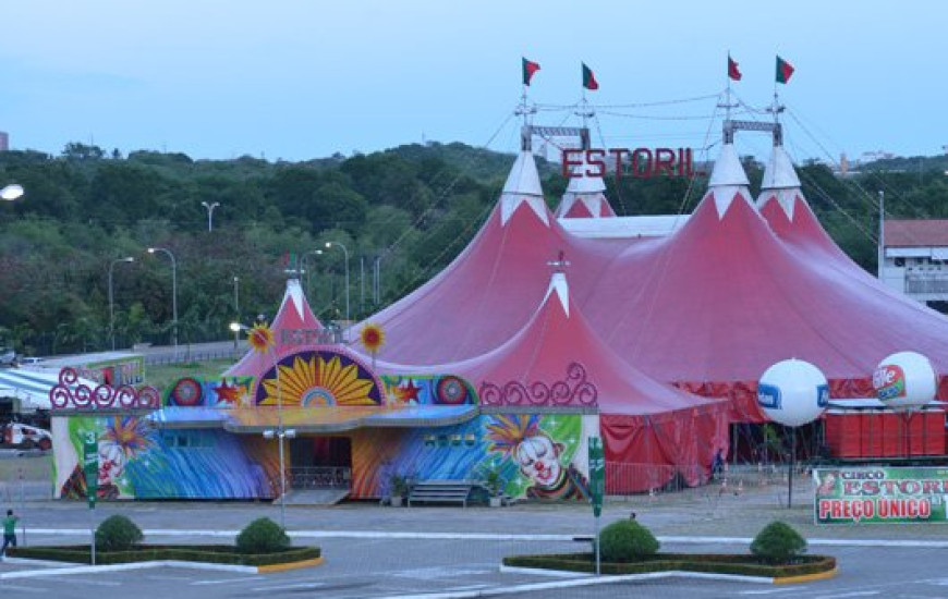 Globo da Morte é uma das atrações do circo