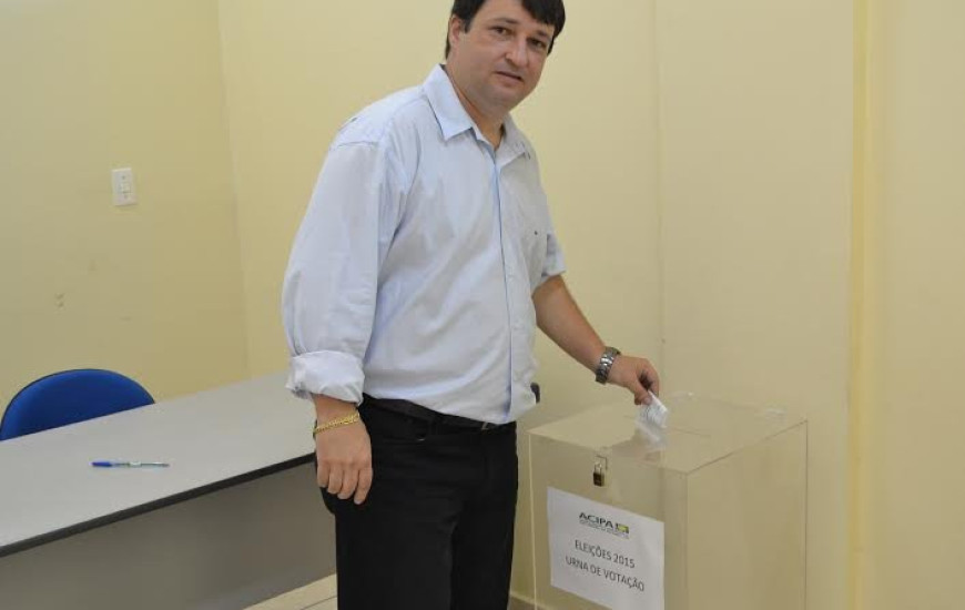 Fabiano do Vale foi reeleito presidente