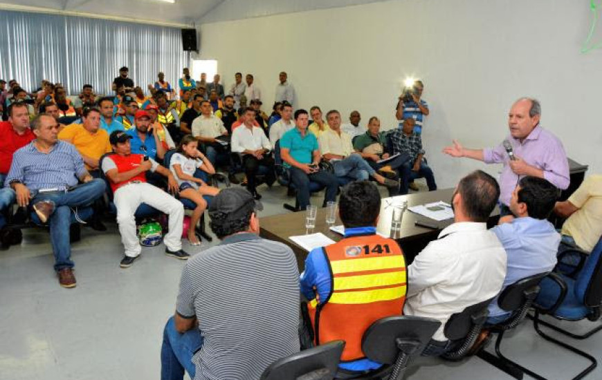 Prefeito de Araguaína sanciona lei que beneficia taxistas e mototaxistas