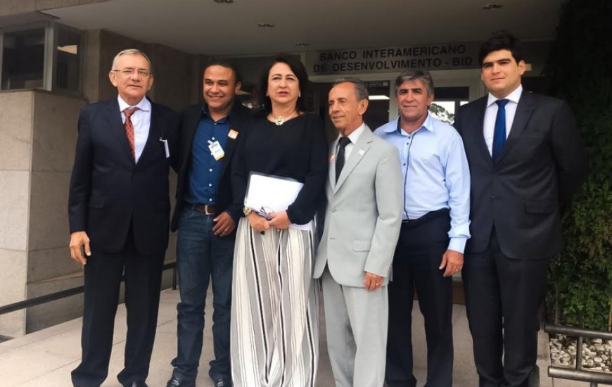 Senadora Kátia Abreu e prefeitos no BID