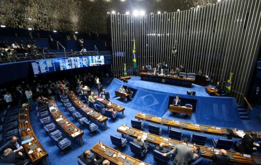 Sessão final no Senado começa às 11h