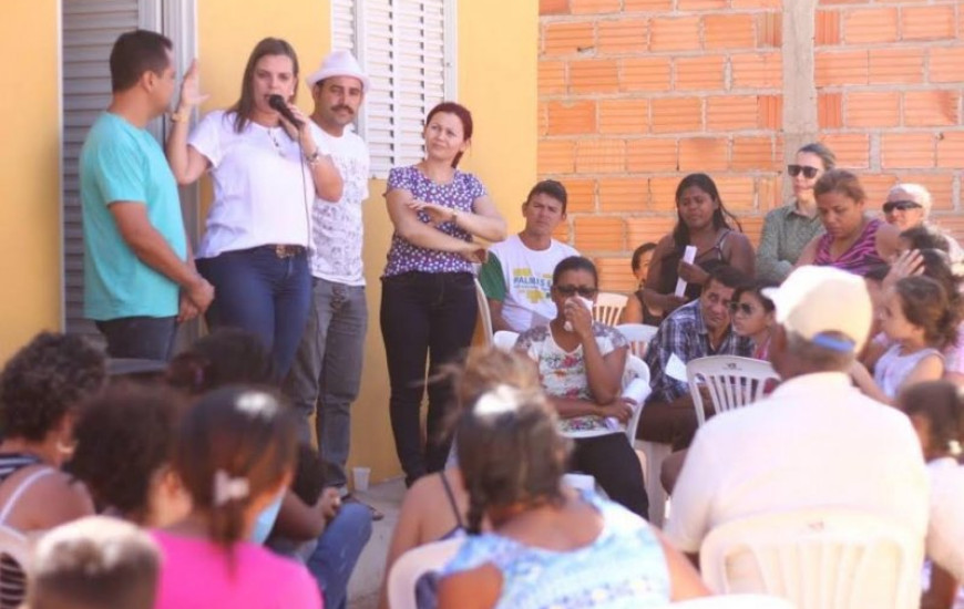 Cláudia Lelis faz reuniões na Capital