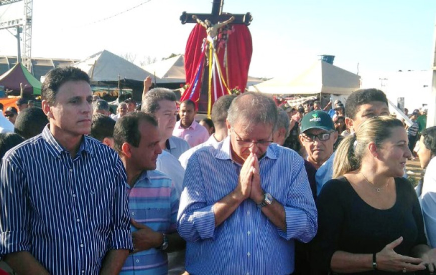 Marcelo Miranda participa de missa no povoado do Bonfim