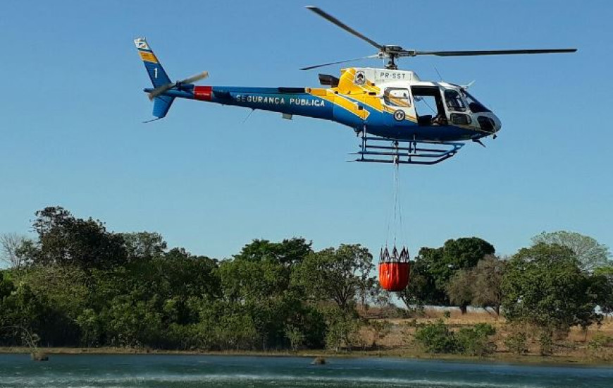 Helicóptero da Segurança foi usado para controlar incêndio