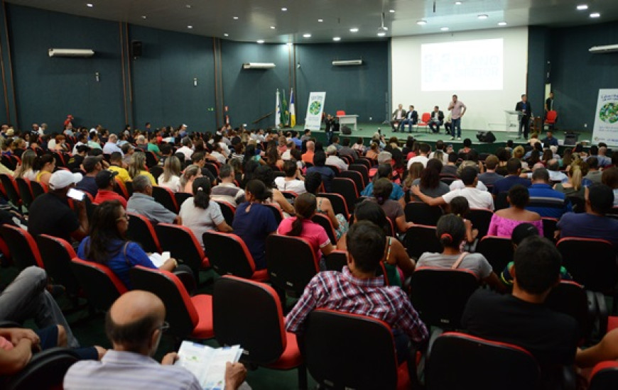 População se reuniu para para discutir o planejamento da Capital