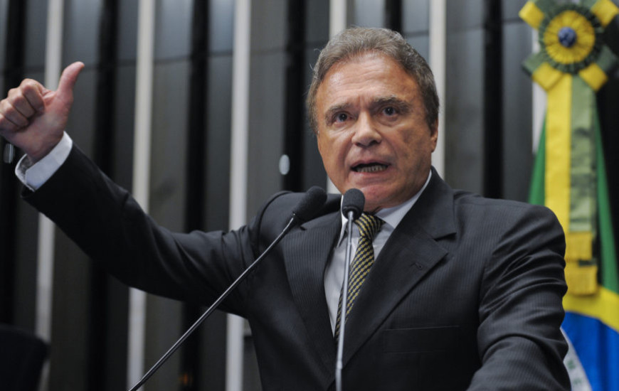 Álvaro Dias tem 73 anos e está no quarto mandato de senador