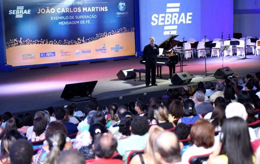 Maestro João Carlos Martins emociona plateia