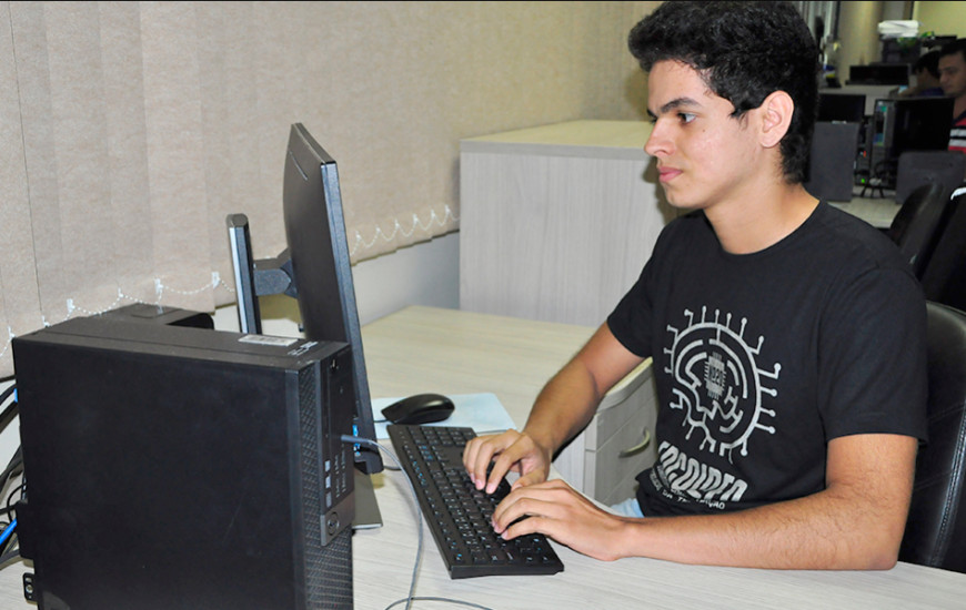 Bruno da Silva é estagiário na Agência de Tecnologia da Informação 