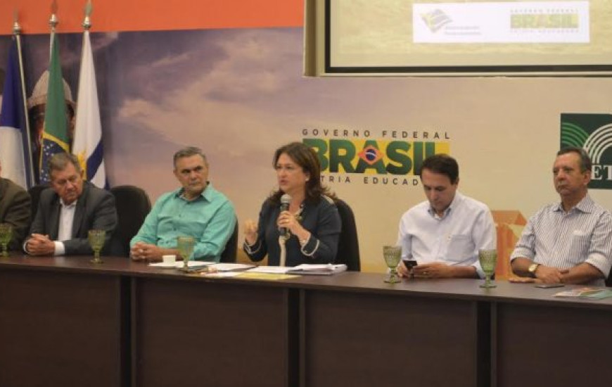 Paulo Carneiro e Kátia Abreu em lançamento