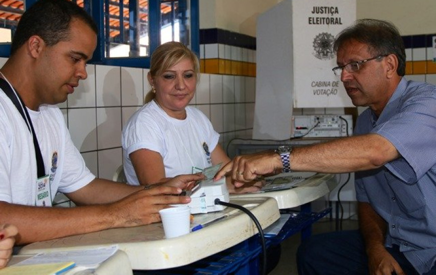 Marcelo Miranda votou pela manhã em Araguaína