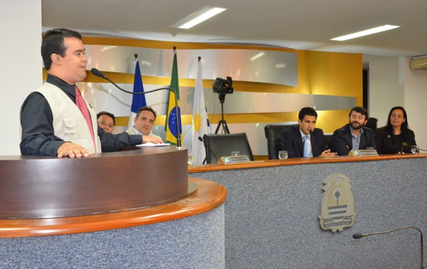  Marden Cavalcante discursa durante sessão