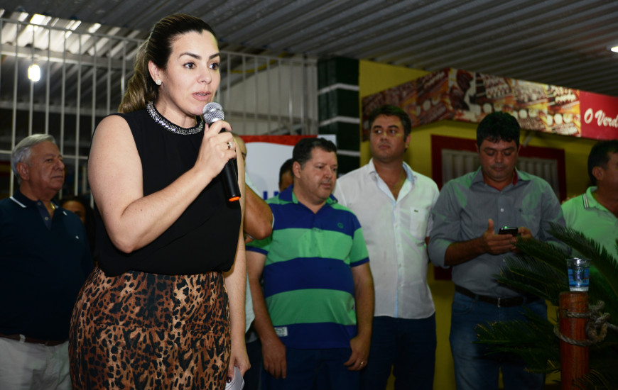 Cinthia Ribeiro assina ordem de serviço para Avenida Palmas Brasil Norte