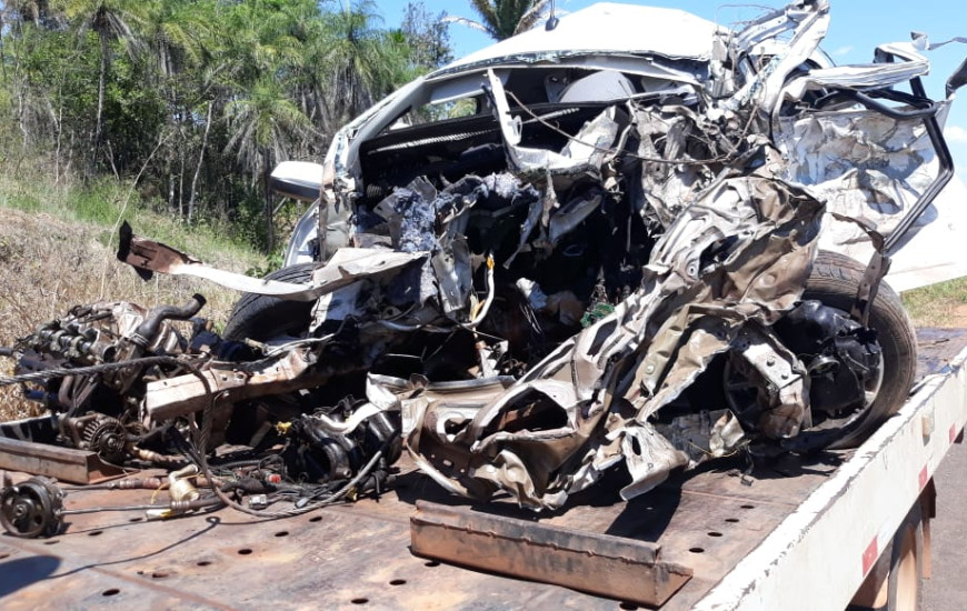 Veículo que a vítima conduzia ficou completamente destruído