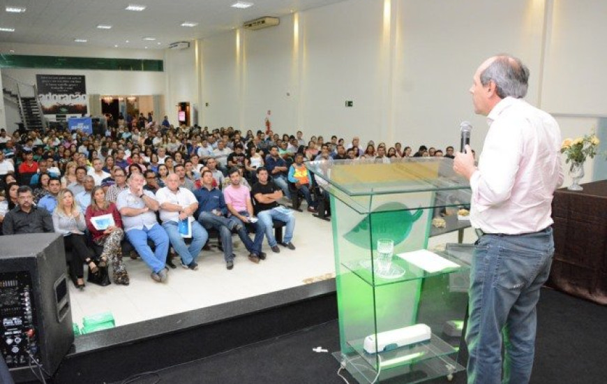 Dimas participa de seminário sobre a crise