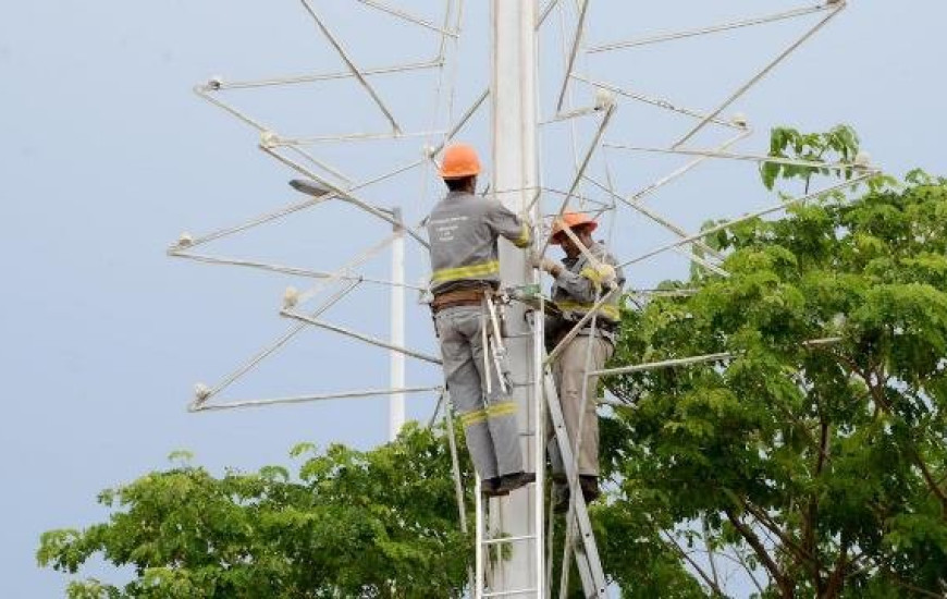 Palmas recebe enfeites de natal