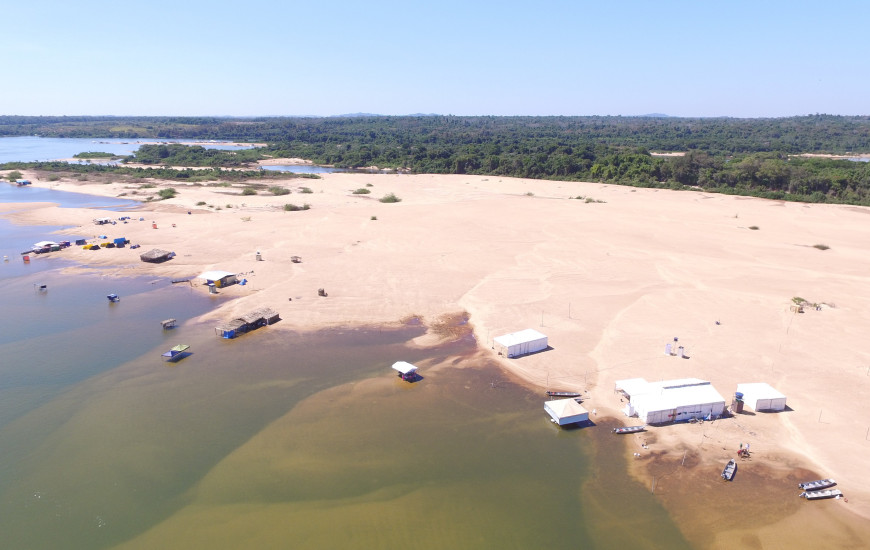 Praia do Garimpinho é banhada pelo Rio Araguaia