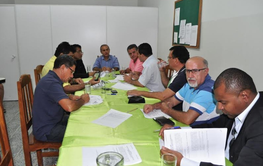 Sindicatos se reunem para discutir déficit