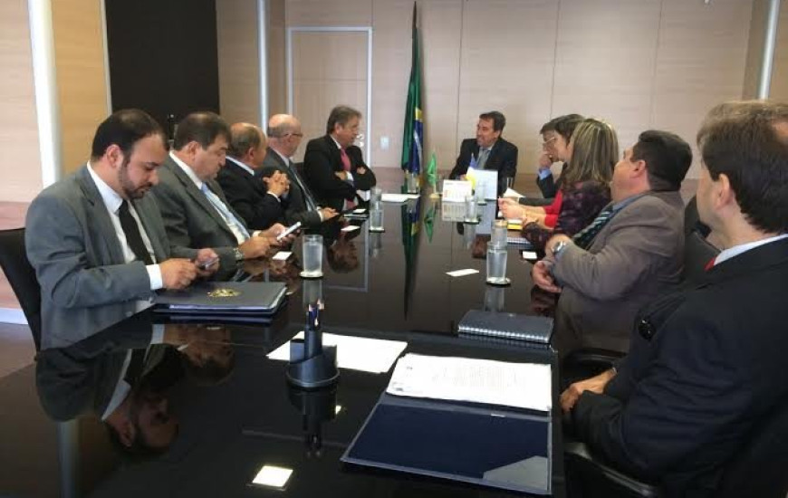 Governador e Gilberto Occhi debatem sobre obra