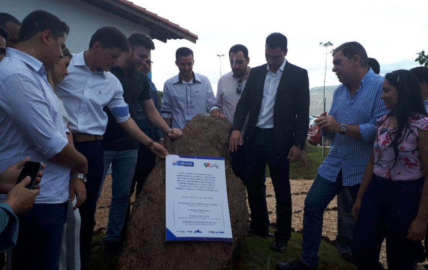 Momento solene de inauguração da Placa da Estação Juventude