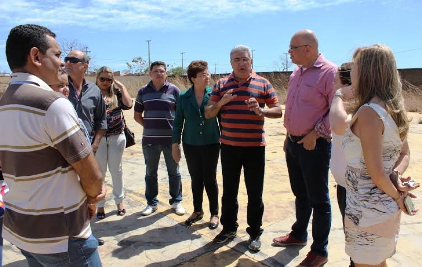 Laurez e Melck visitam área para Centro