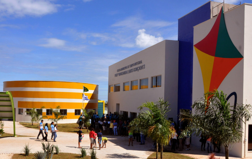 Nas redes sociais, professores e internautas debatem ocorrido em Escola