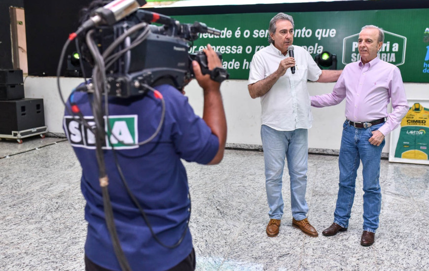 Leiloeiro Eduardo Gomes e Henrique Prata, mantenedor do Hospital 