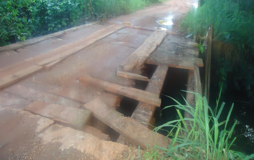 Ponte está em péssimo estado de conservação