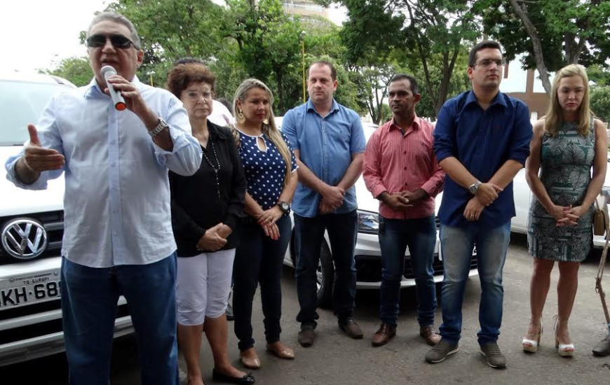 Prefeito de Gurupi entrega veículos