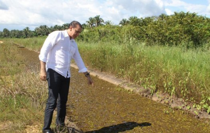 Senador faz denúncia de abandono